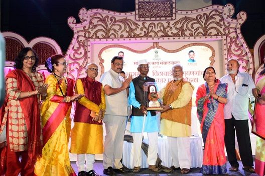 Lavani Legend Vithabai Snubbed by Film 'Eetha', Says Director