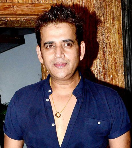MP and Actor Ravi Kishan Observes Karva Chauth at Deputy CM Brajesh Pathak’s Residence in Lucknow